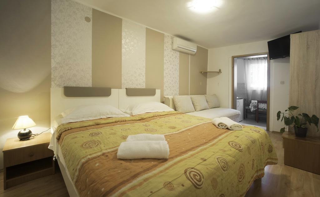 Guest Accomodation Zura スクラーディン エクステリア 写真